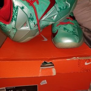 mens basketball shoe size 15